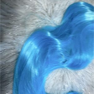 Blue wig synthetic hair one size new 40.00$